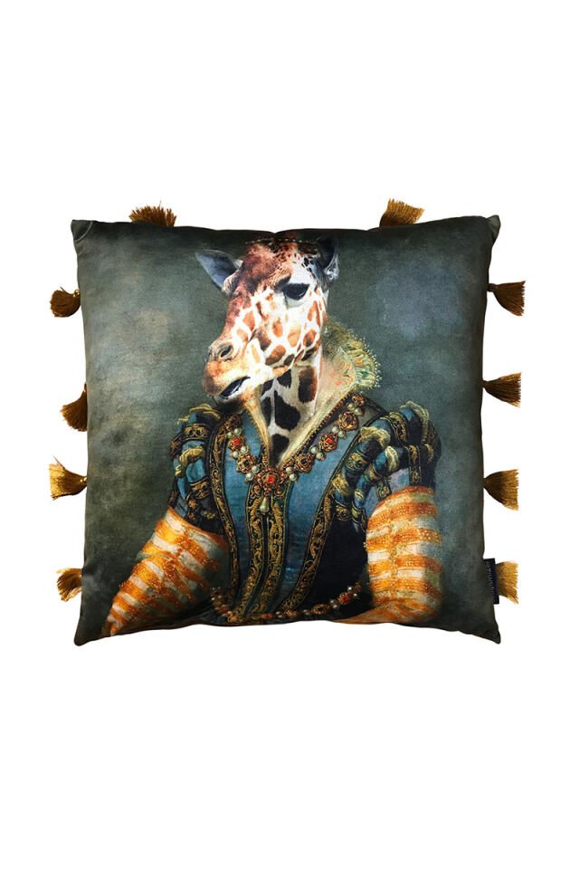 Aristocratic animals Giraffe